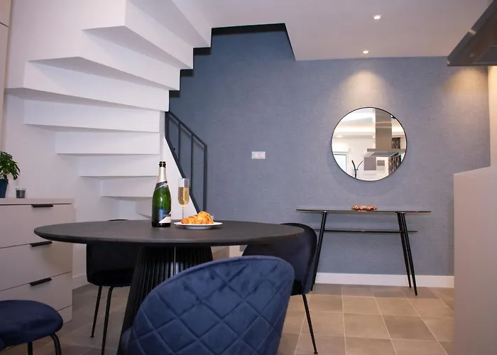 Luxury Cozy 2 Bdr Downtown Apt.5