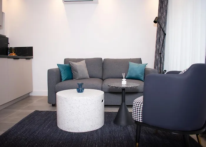 Luxury Cozy 2 Bdr Downtown Apt.5