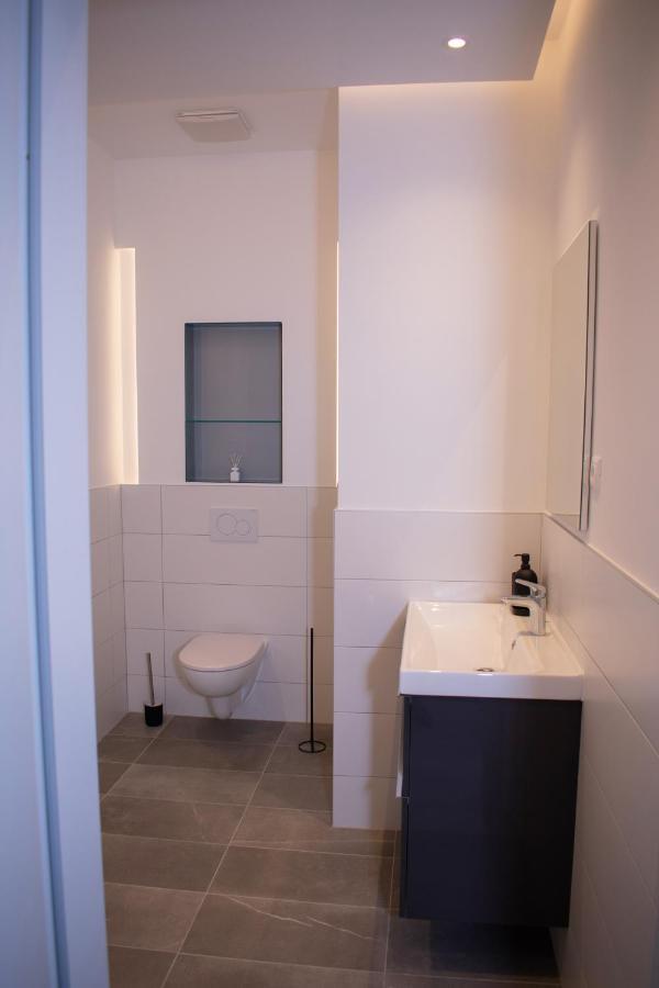 דירה Luxury Cozy 2 Bdr Downtown Apt.5 *