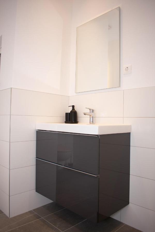 Luxury Cozy 2 Bdr Downtown Apt.5 דירה *